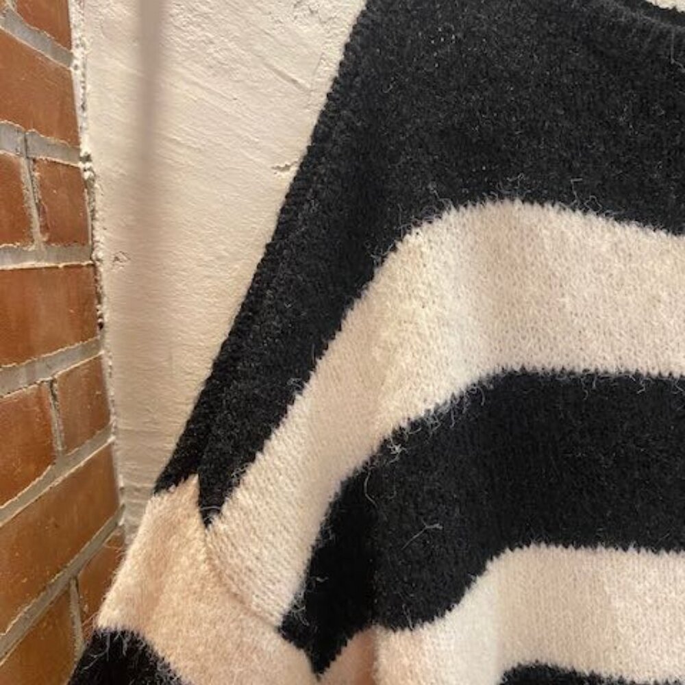 Meggy Oversized Sweater - Picture 5 of 12
